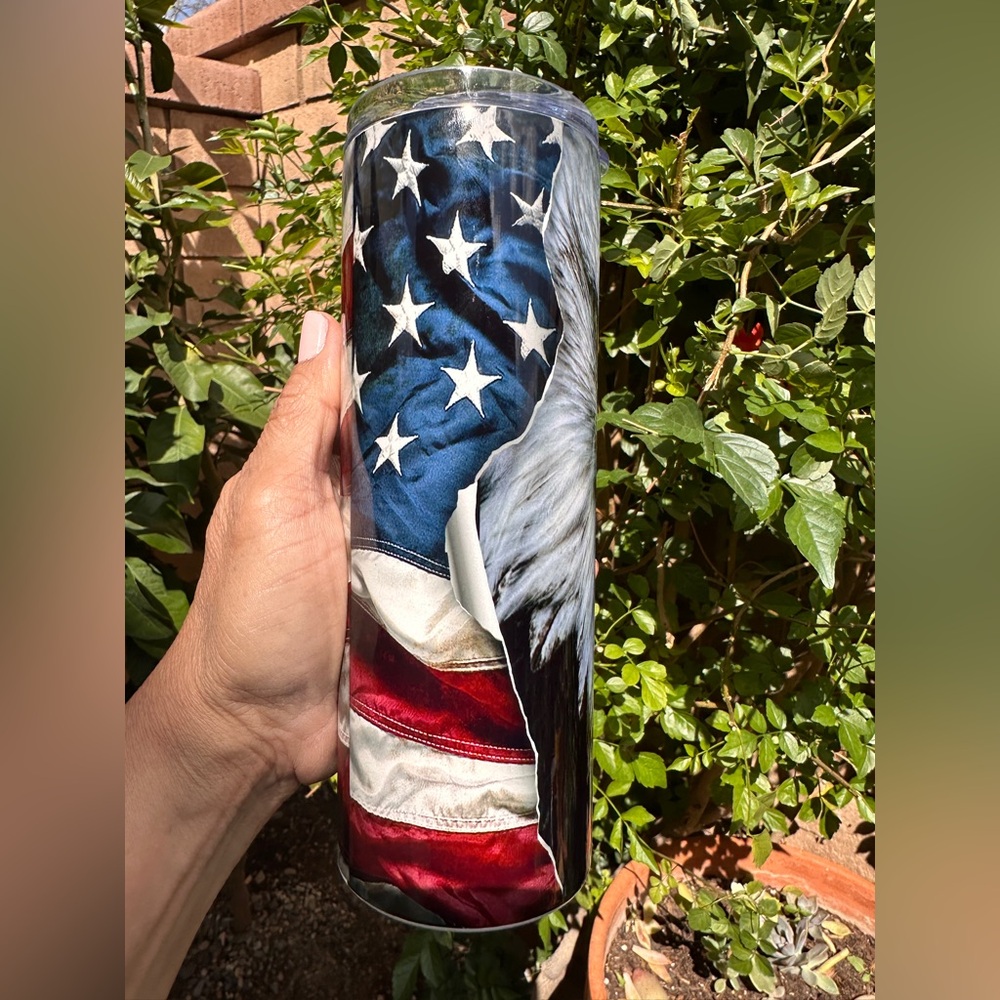 Stunning USA America Eagle 20 Oz Tumbler .